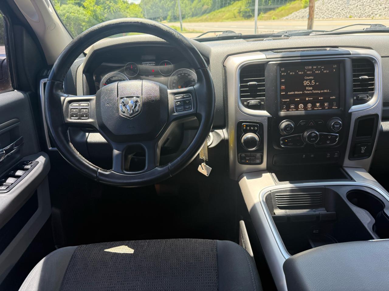 RAM 1500 SLT Crew Cab SWB 4WD 2017