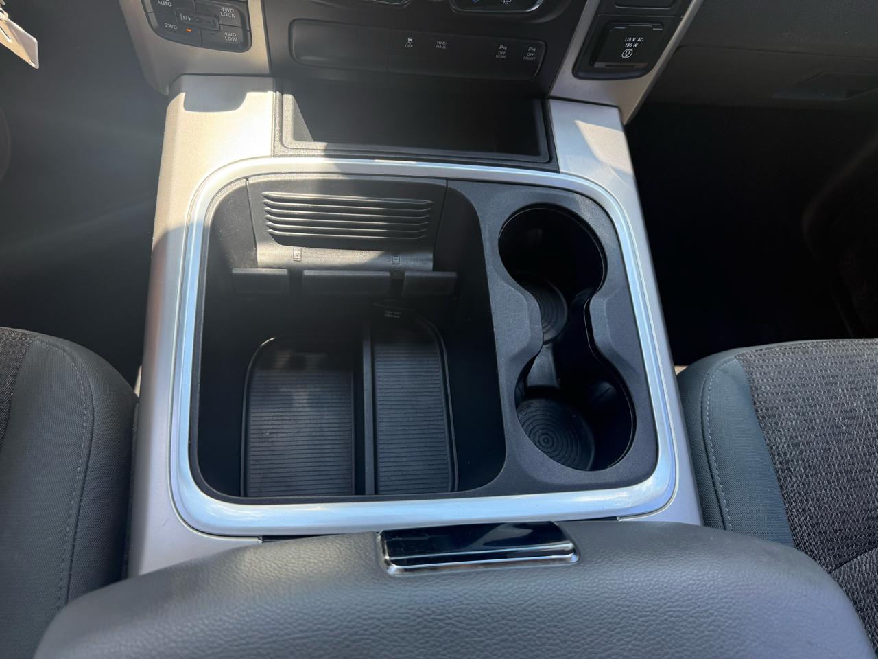 RAM 1500 SLT Crew Cab SWB 4WD 2017
