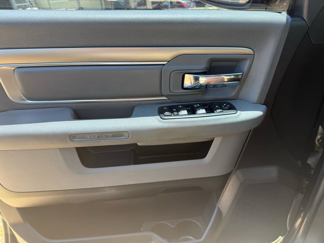 RAM 1500 SLT Crew Cab SWB 4WD 2017