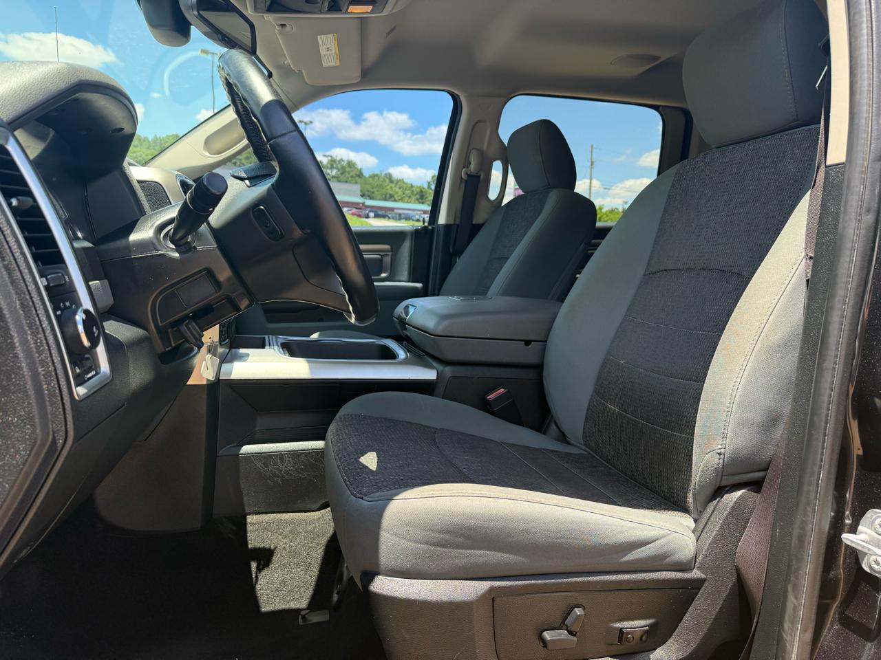 RAM 1500 SLT Crew Cab SWB 4WD 2017