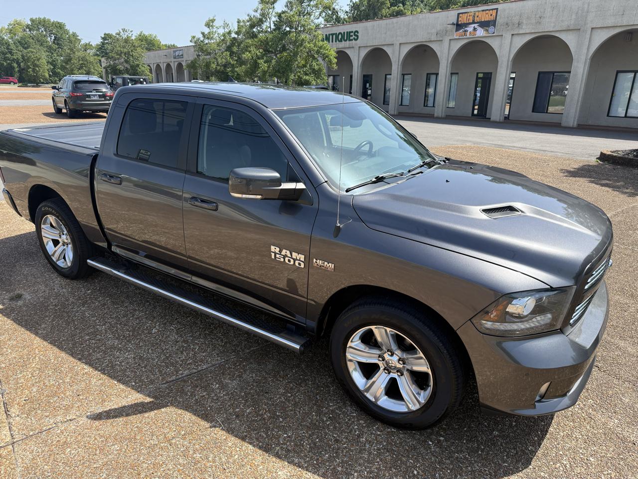 RAM 1500 Sport Crew Cab SWB 2WD 2016