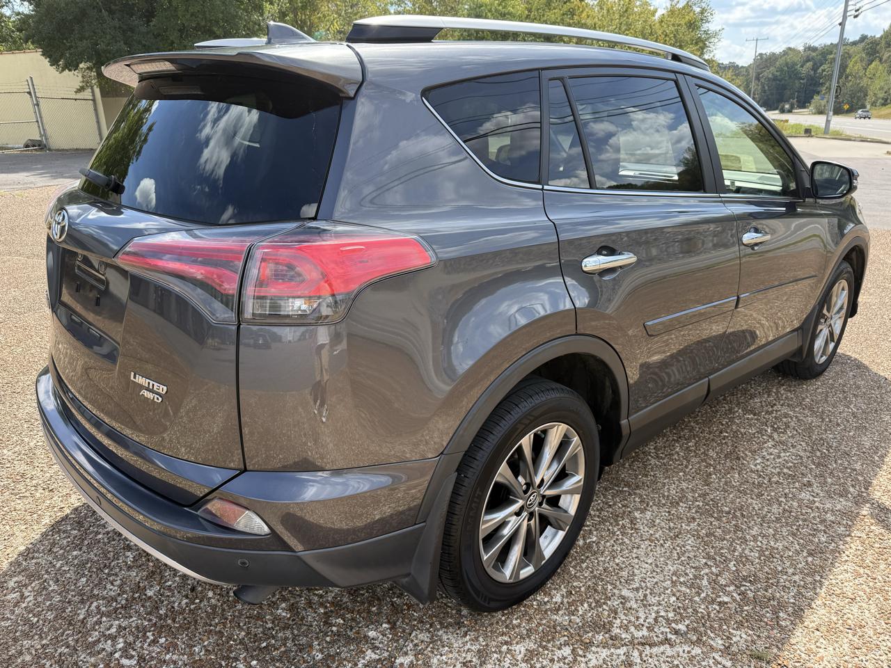 Toyota RAV4 Limited AWD 2017