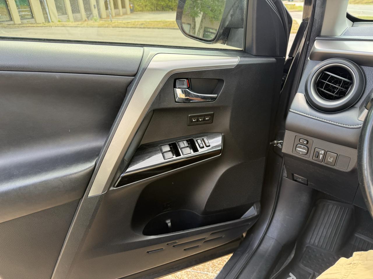 Toyota RAV4 Limited AWD 2017