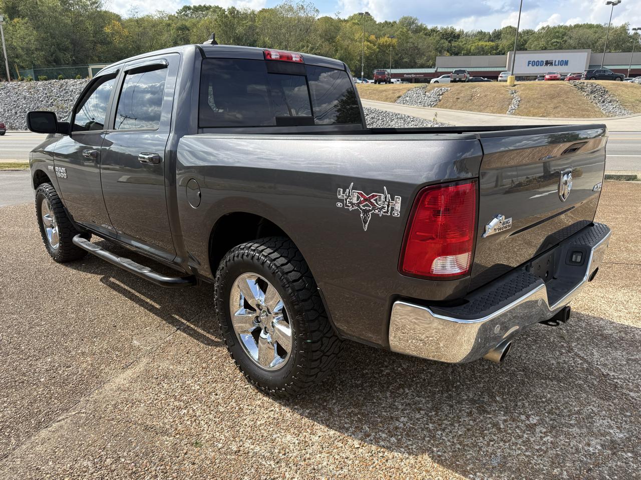 RAM 1500 SLT Crew Cab SWB 4WD 2018