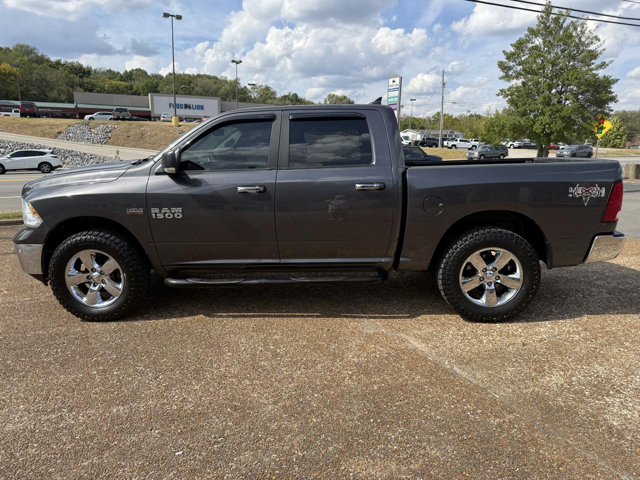 RAM 1500 SLT Crew Cab SWB 4WD 2018
