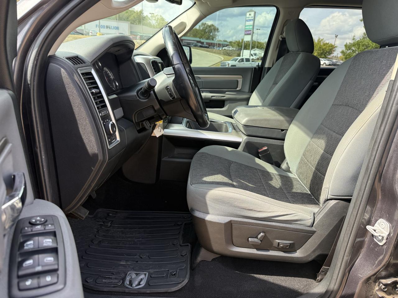 RAM 1500 SLT Crew Cab SWB 4WD 2018