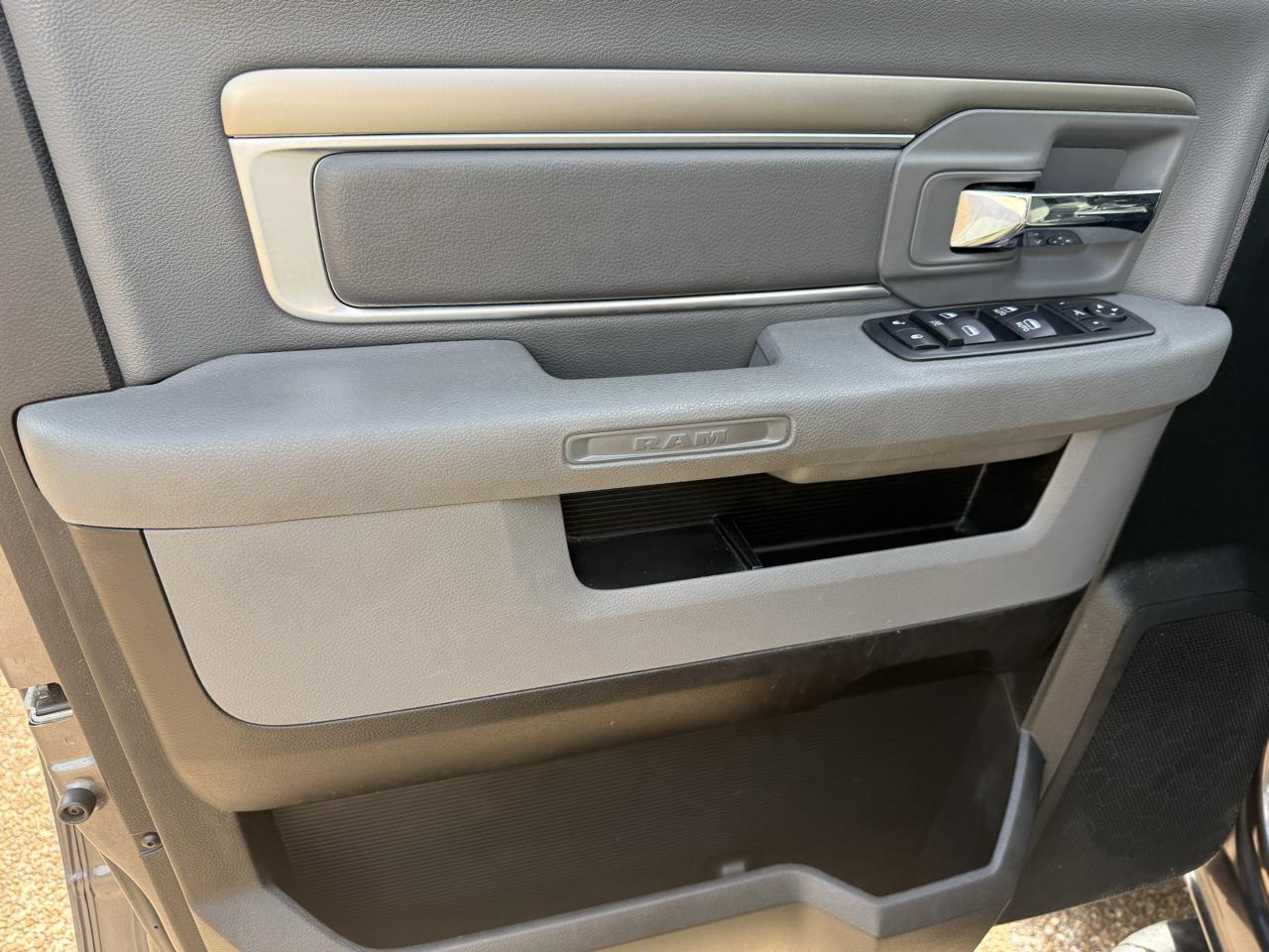 RAM 1500 SLT Crew Cab SWB 4WD 2018