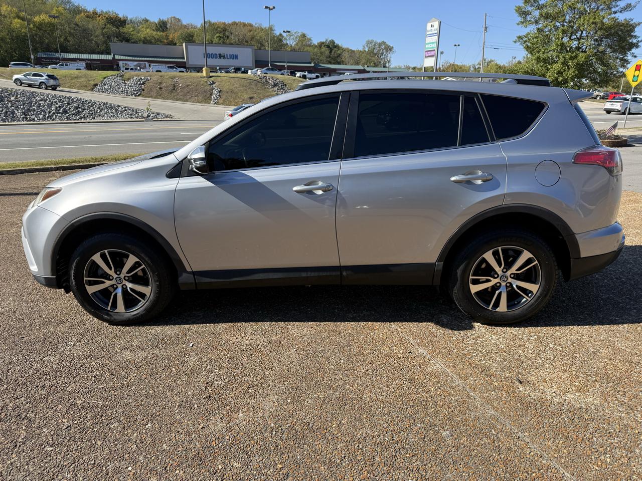 Toyota RAV4 XLE FWD 2017