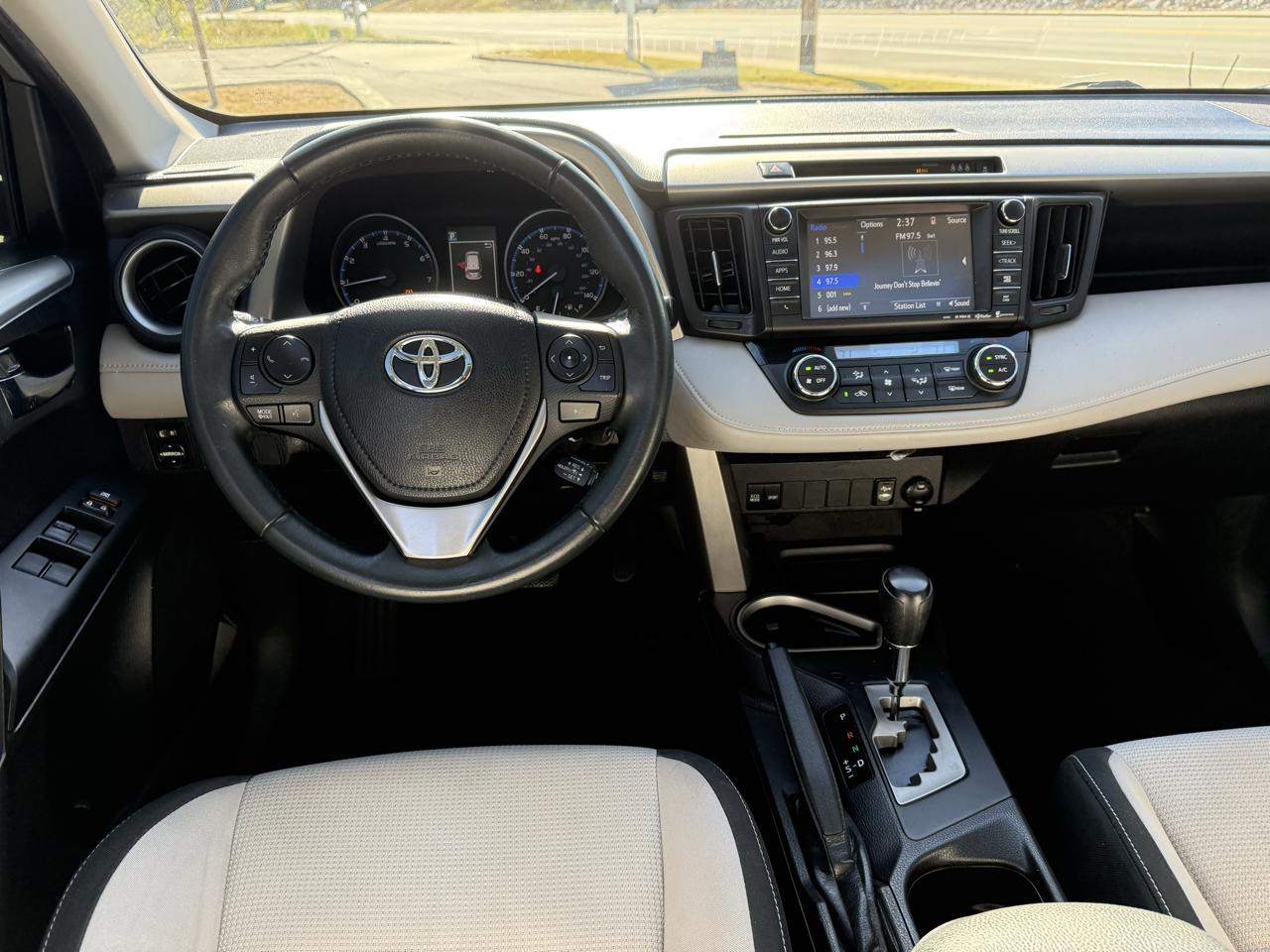 Toyota RAV4 XLE FWD 2017