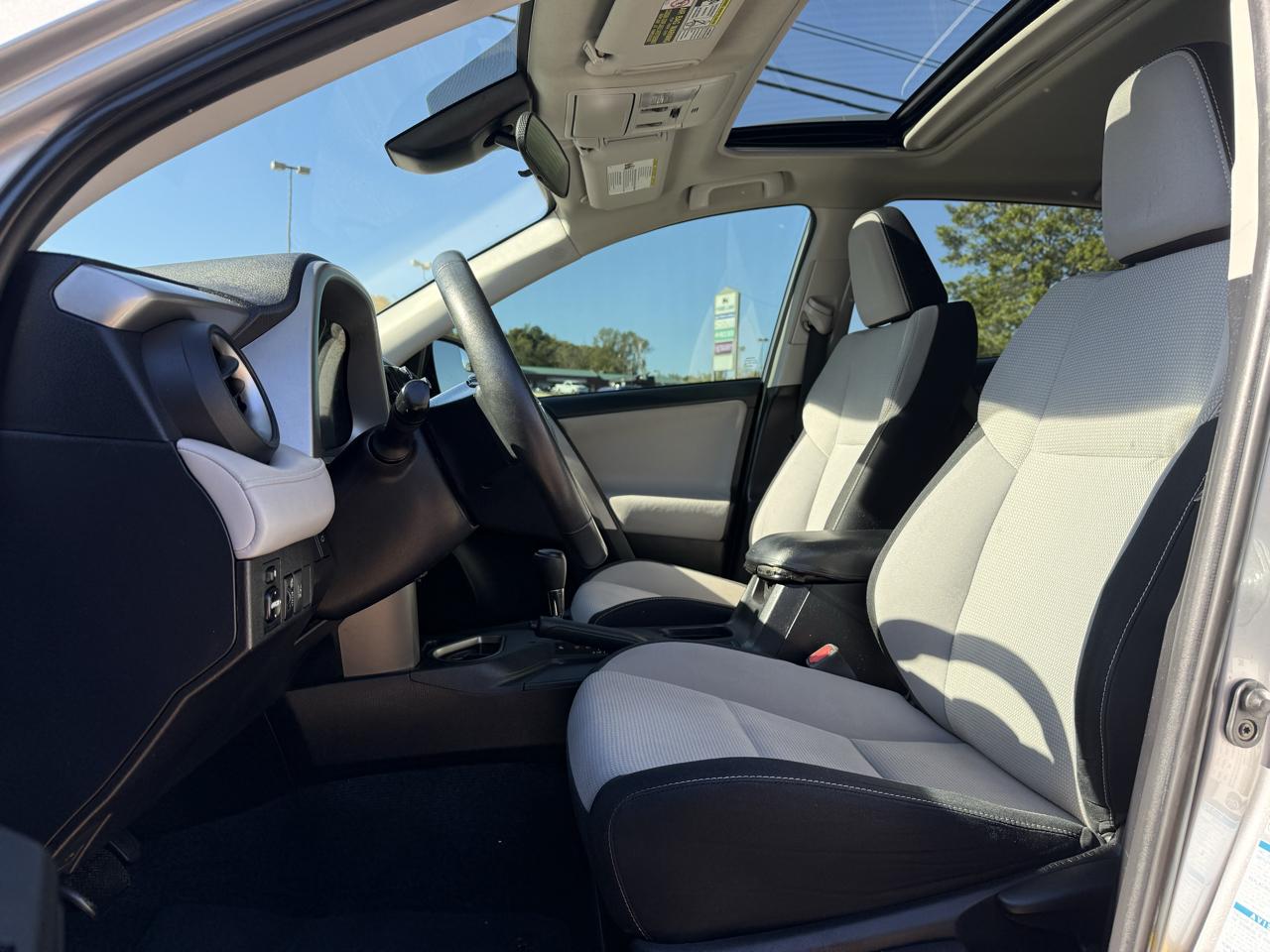 Toyota RAV4 XLE FWD 2017
