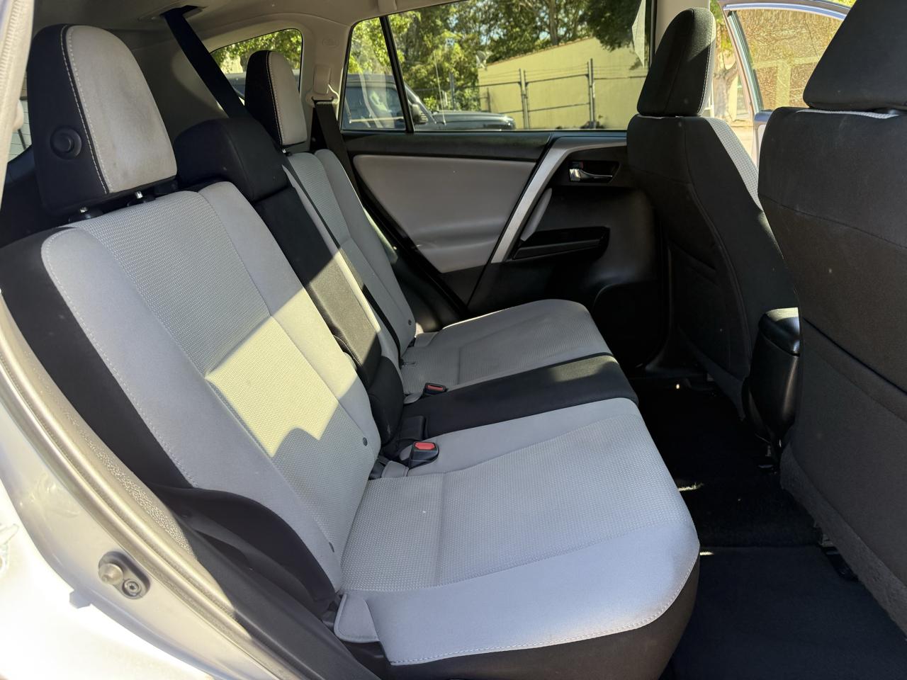 Toyota RAV4 XLE FWD 2017