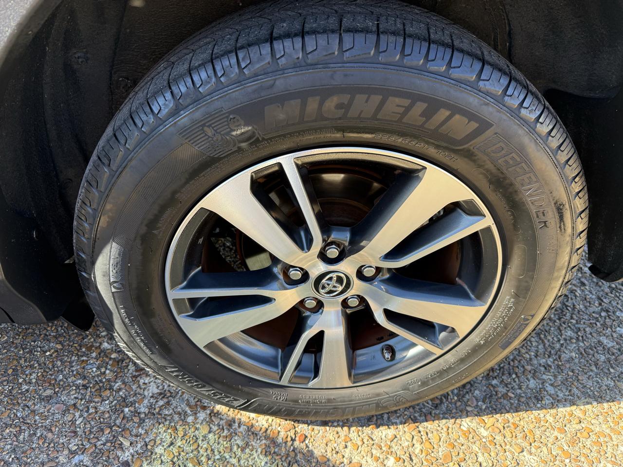 Toyota RAV4 XLE FWD 2017