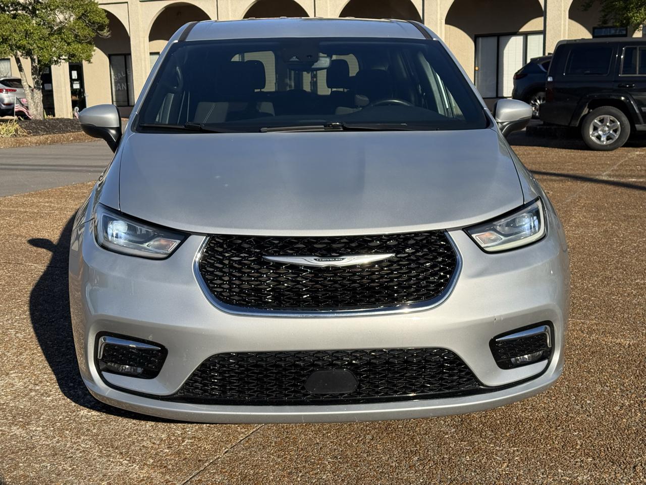 Chrysler Pacifica Touring 2023