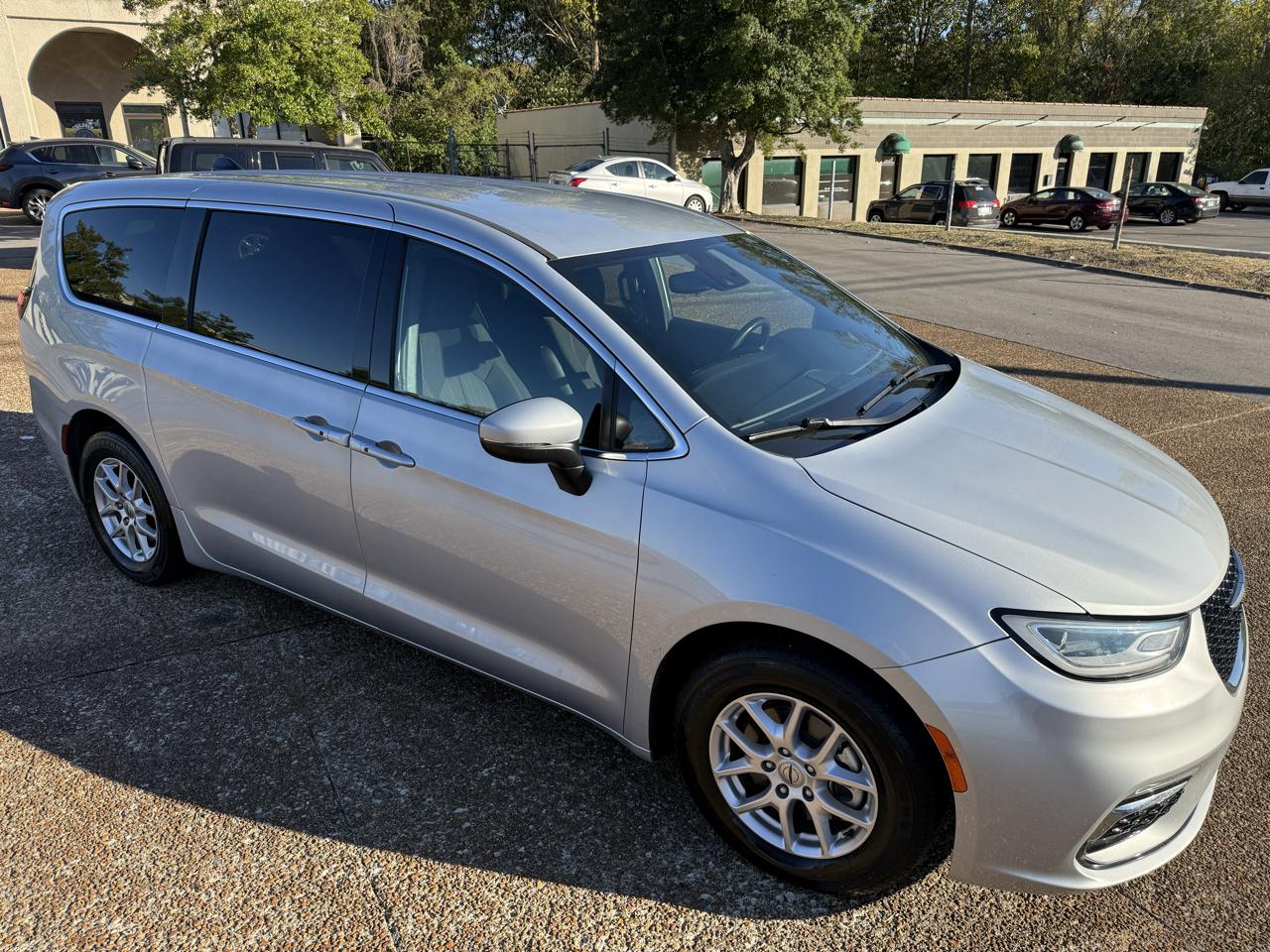 Chrysler Pacifica Touring 2023