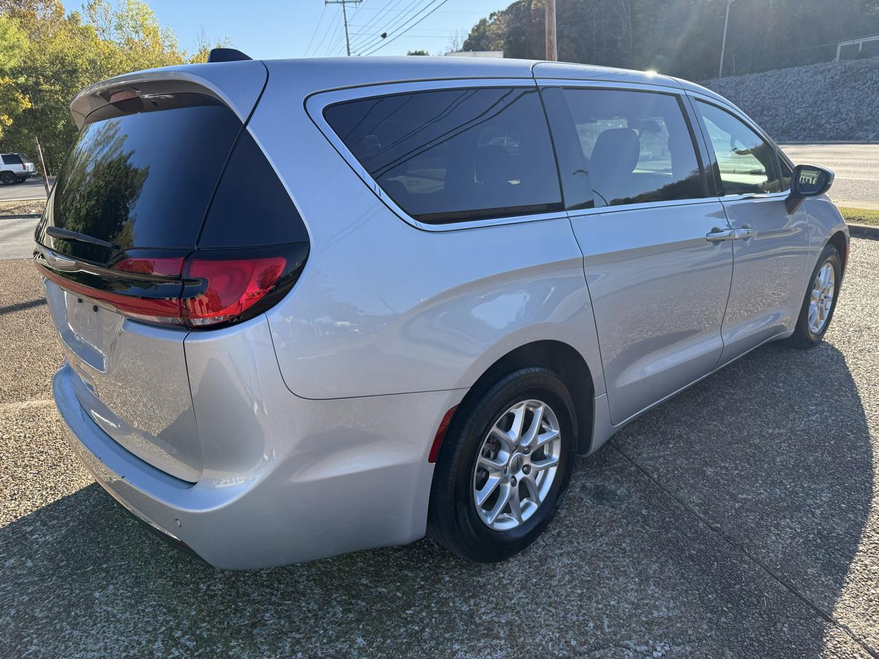 Chrysler Pacifica Touring 2023