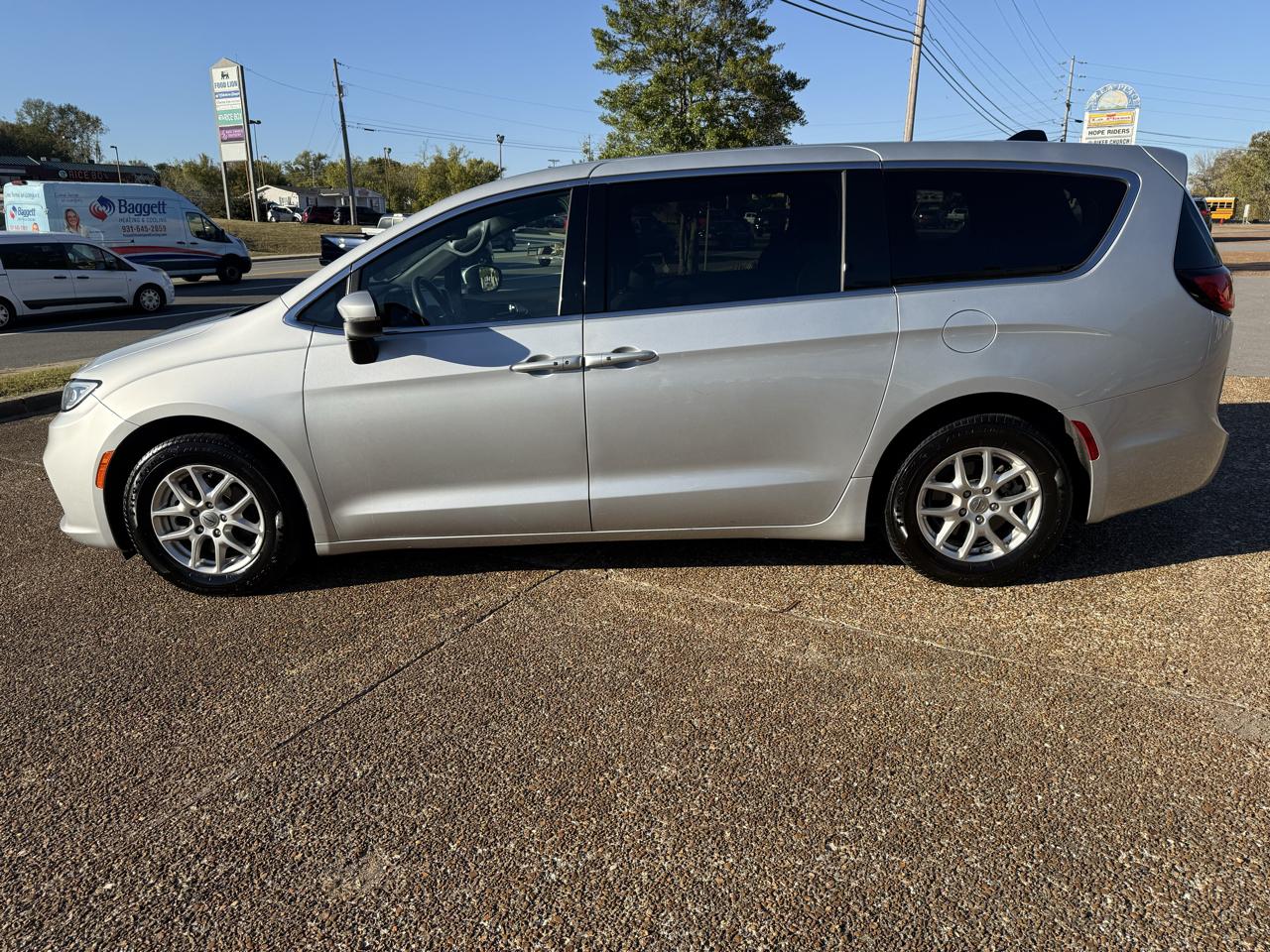 Chrysler Pacifica Touring 2023