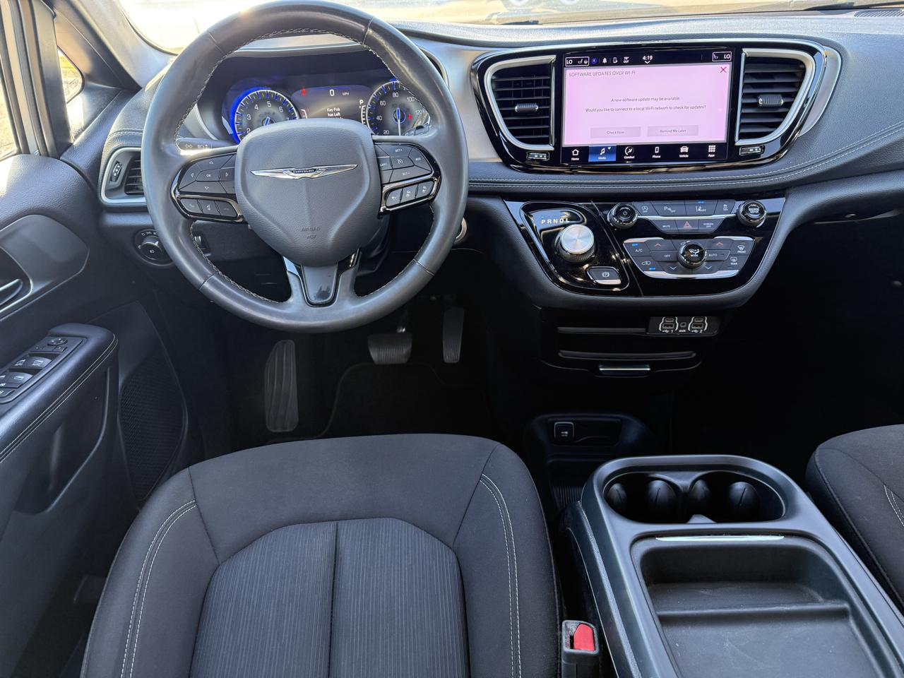 Chrysler Pacifica Touring 2023