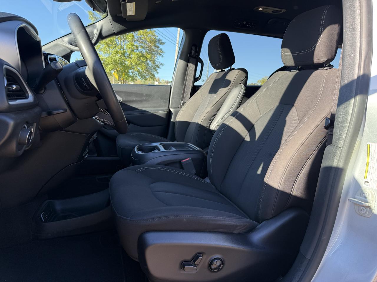 Chrysler Pacifica Touring 2023