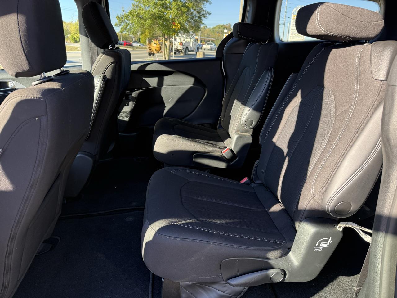 Chrysler Pacifica Touring 2023