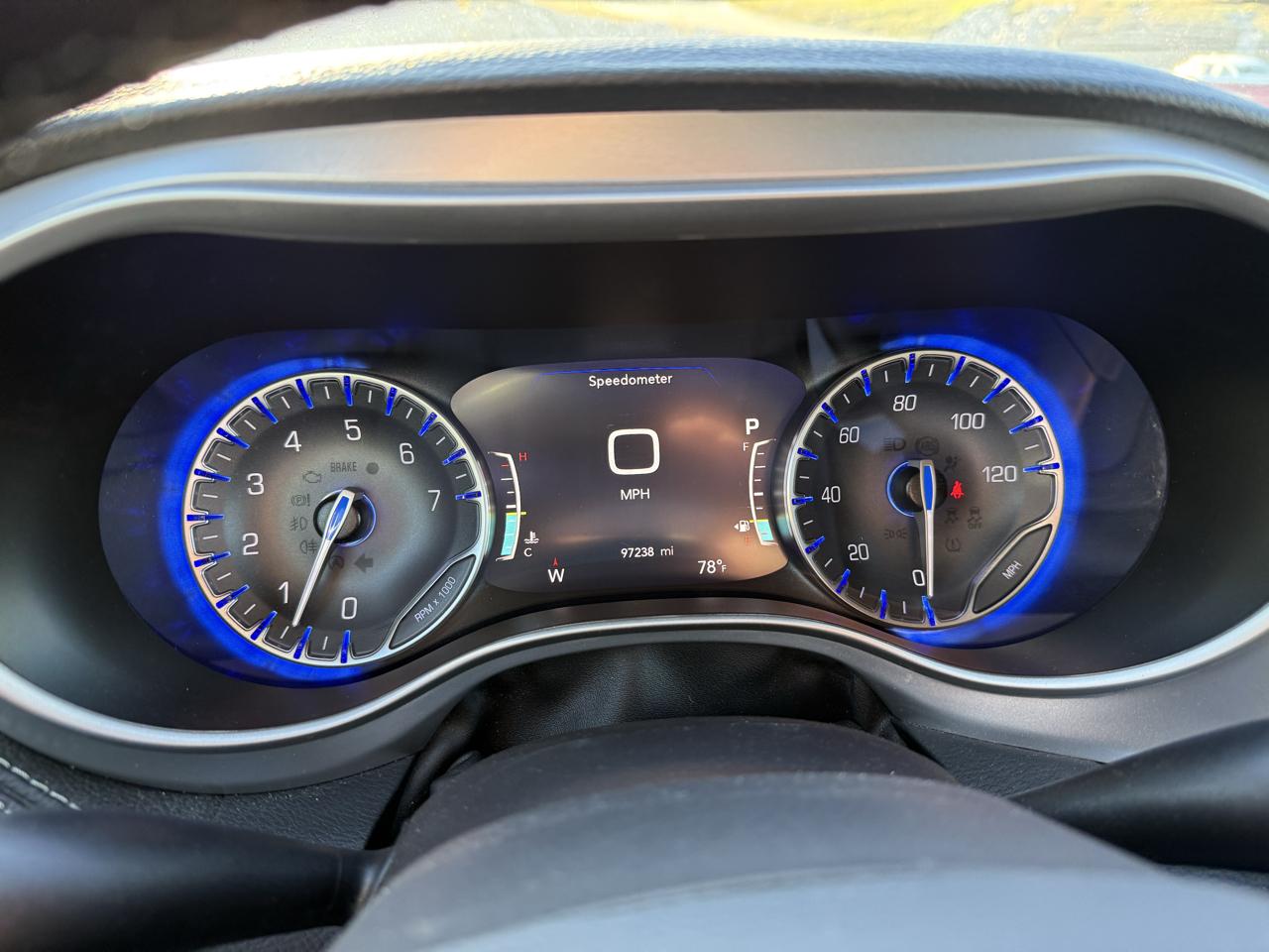 Chrysler Pacifica Touring 2023