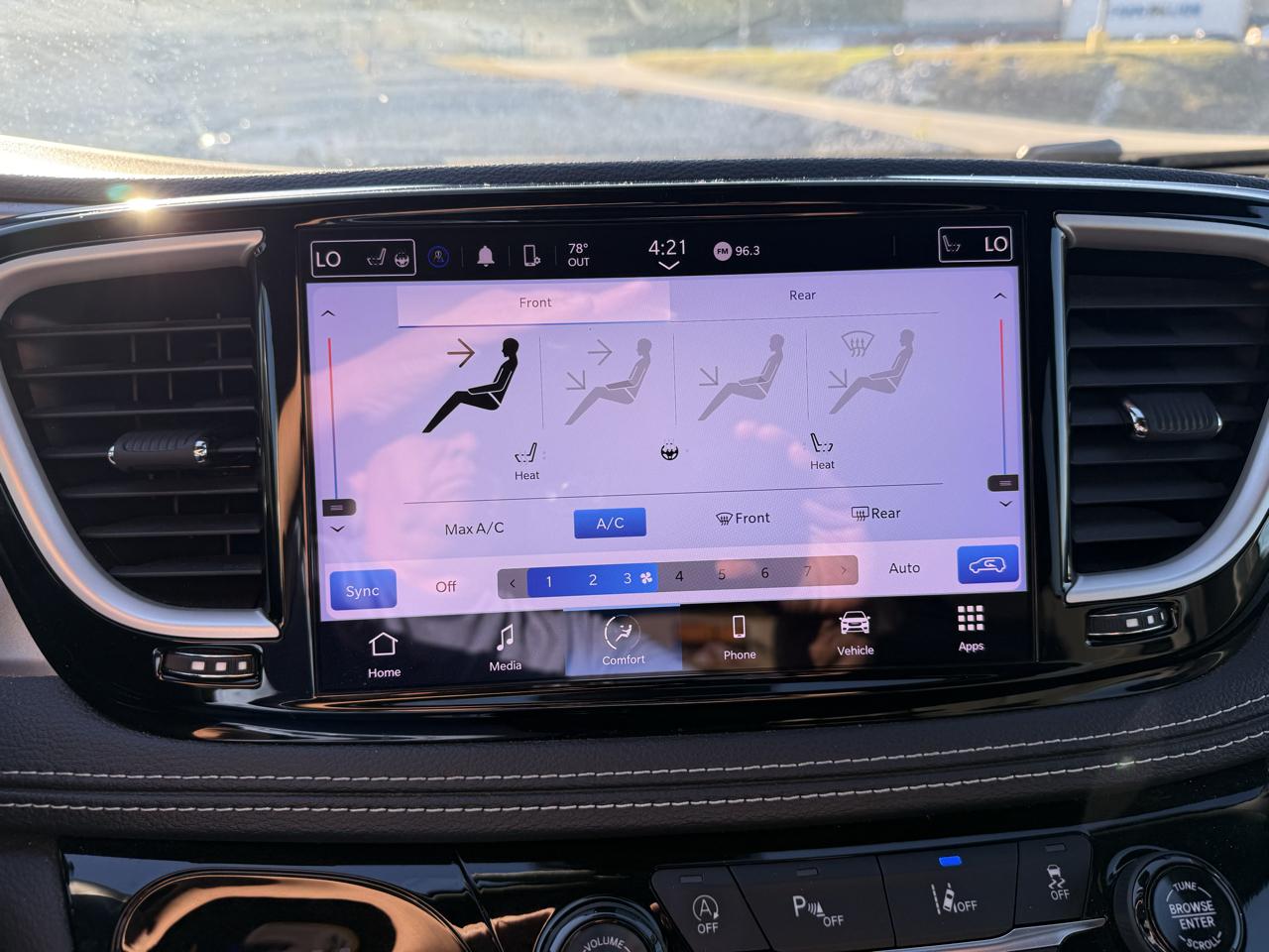 Chrysler Pacifica Touring 2023