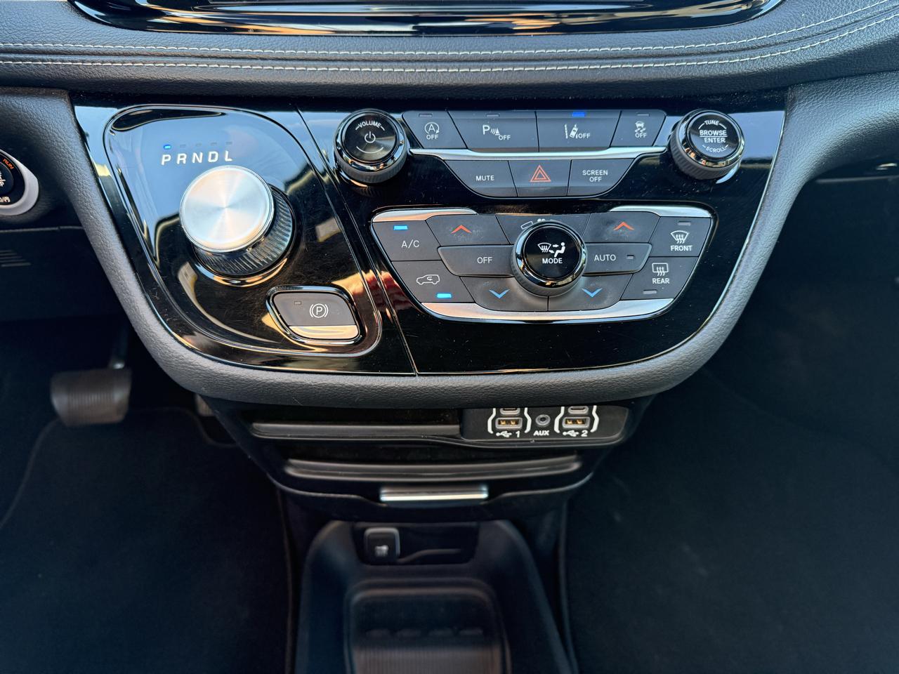 Chrysler Pacifica Touring 2023