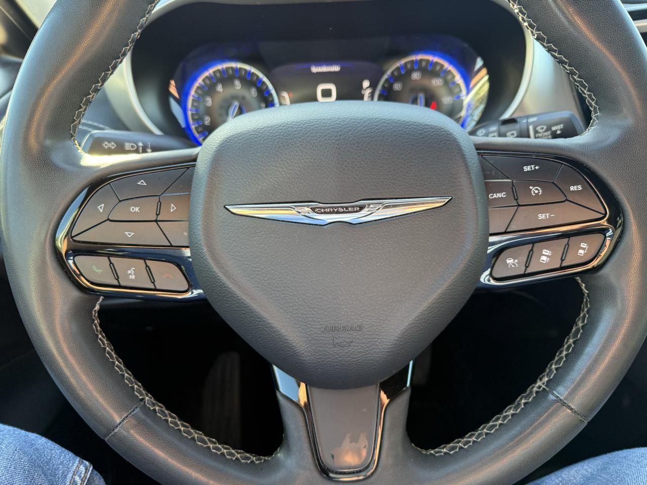 Chrysler Pacifica Touring 2023