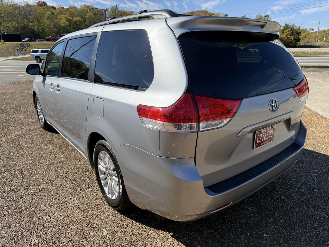 Toyota Sienna XLE 5D Wagon 8 Pass 2011