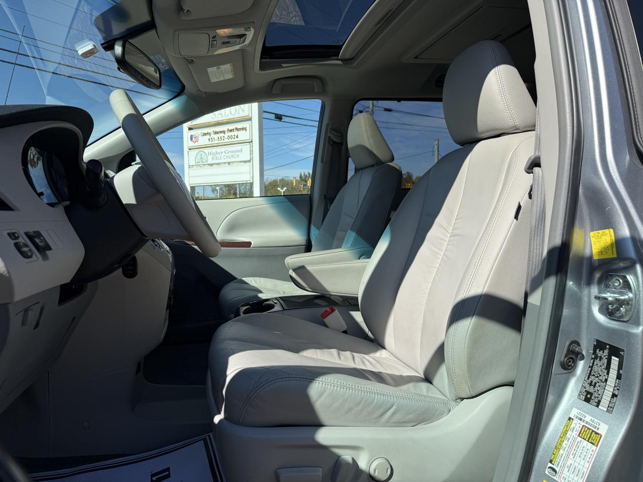 Toyota Sienna XLE 5D Wagon 8 Pass 2011