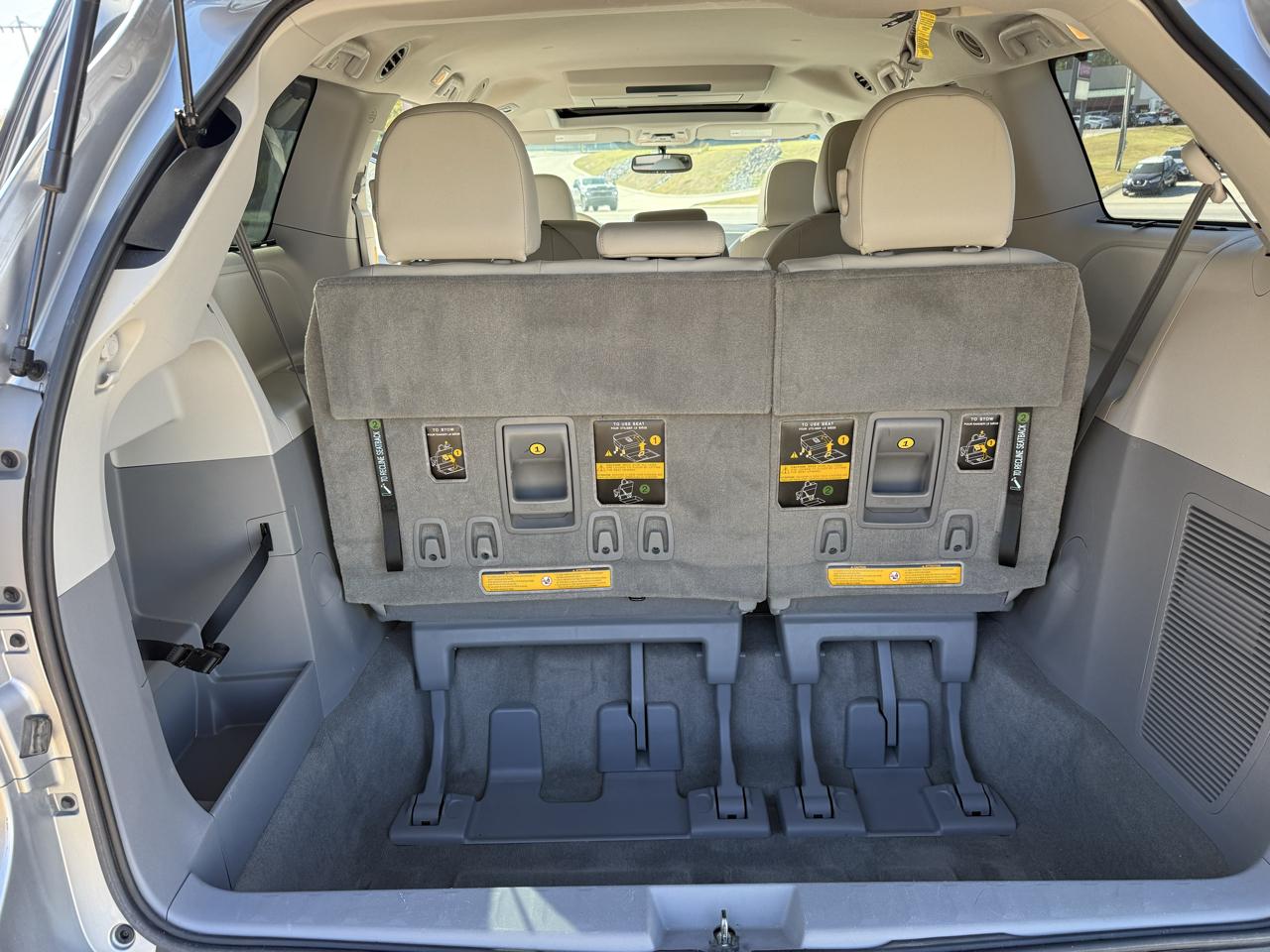 Toyota Sienna XLE 5D Wagon 8 Pass 2011