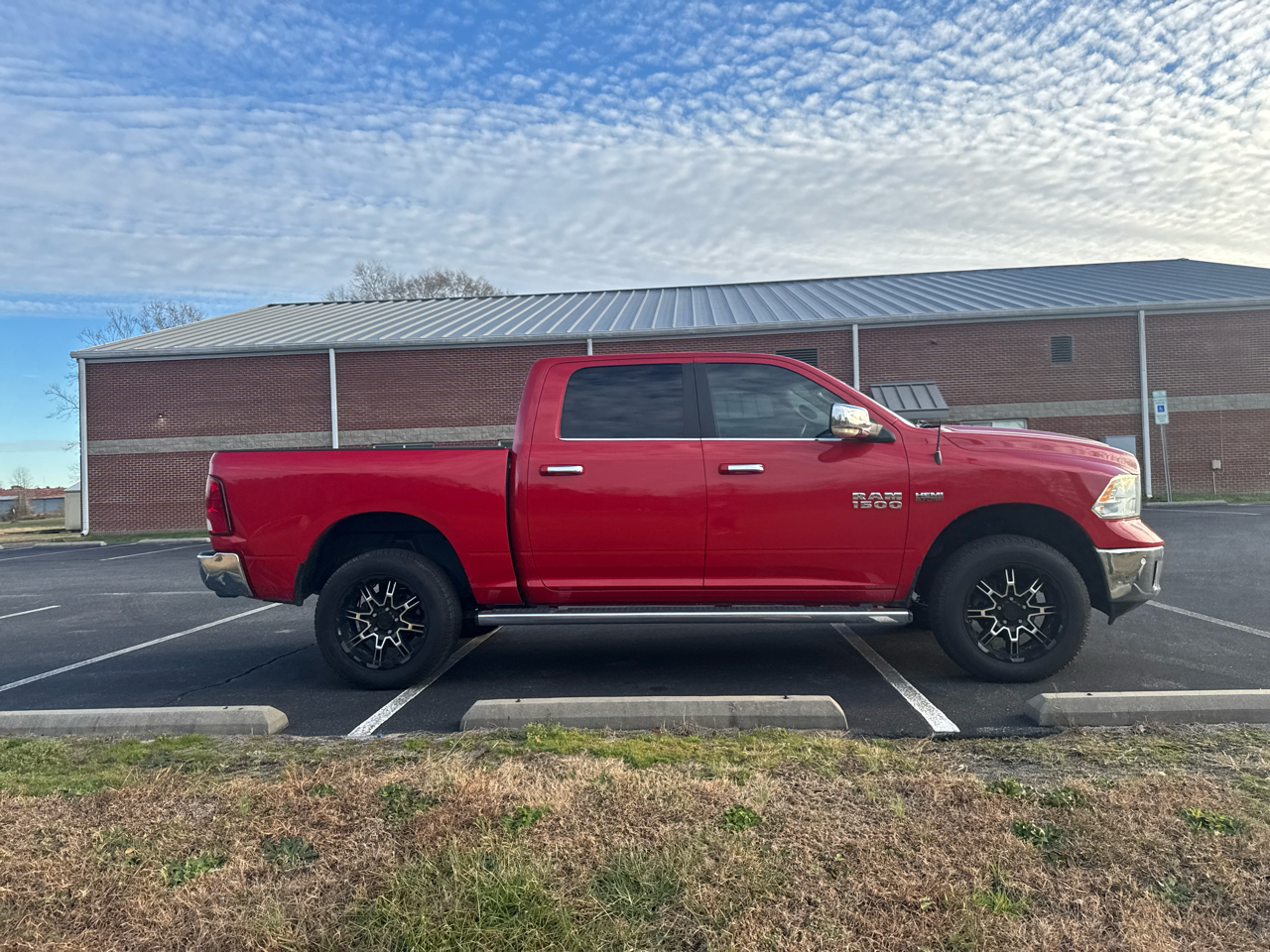 RAM 1500 SLT Crew Cab SWB 4WD 2017
