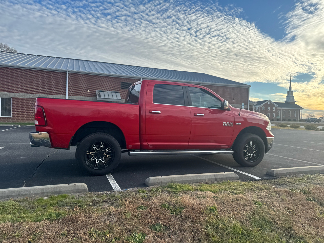 RAM 1500 SLT Crew Cab SWB 4WD 2017