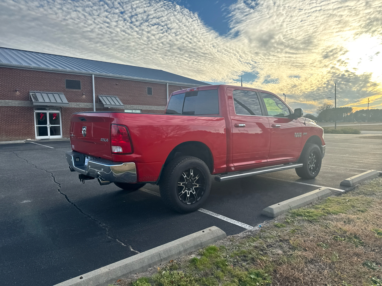 RAM 1500 SLT Crew Cab SWB 4WD 2017