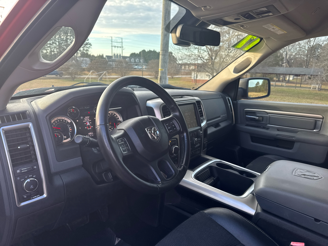 RAM 1500 SLT Crew Cab SWB 4WD 2017