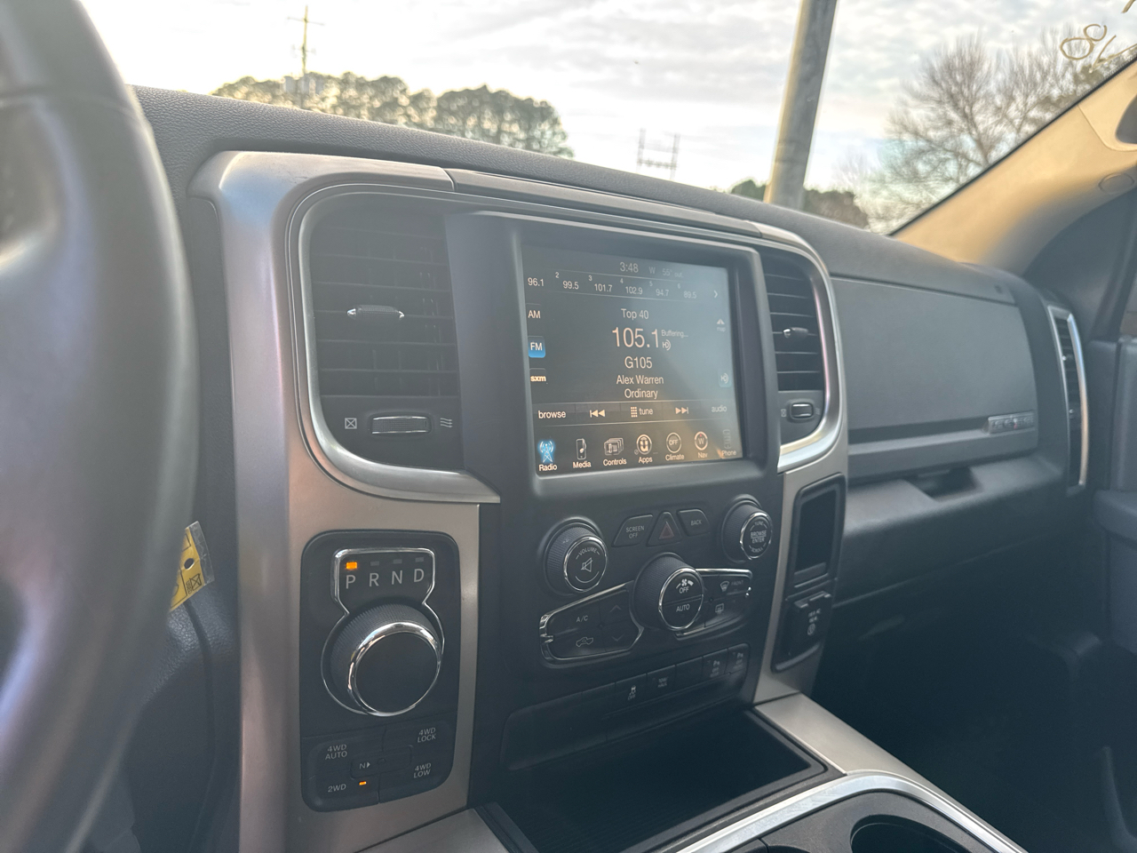RAM 1500 SLT Crew Cab SWB 4WD 2017
