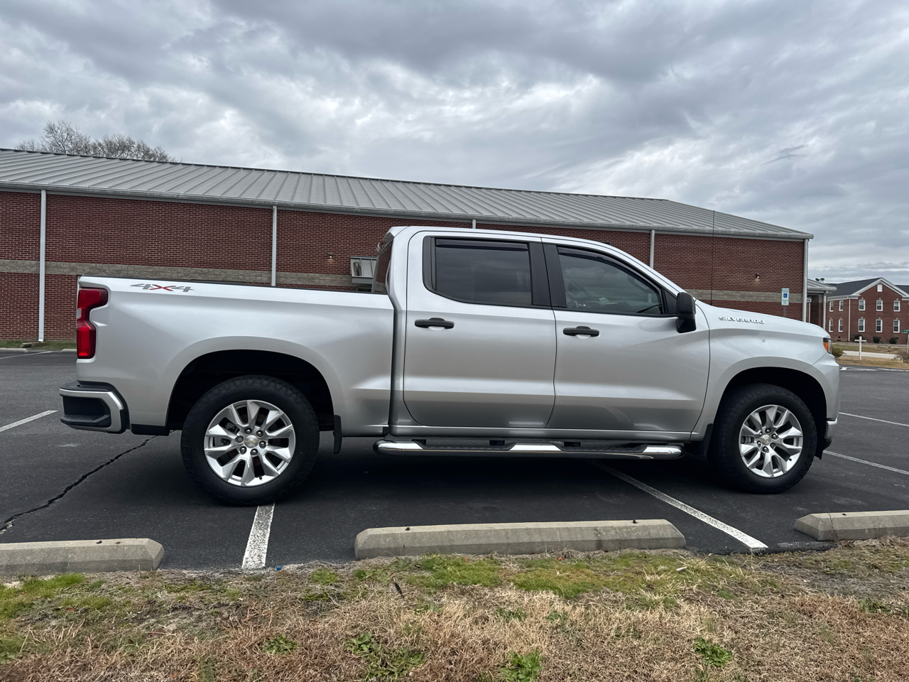 Chevrolet Silverado 1500 Custom Crew Cab Short Box 4WD 2020