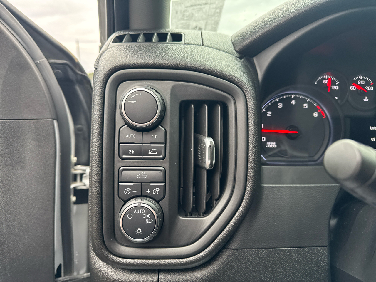 Chevrolet Silverado 1500 Custom Crew Cab Short Box 4WD 2020