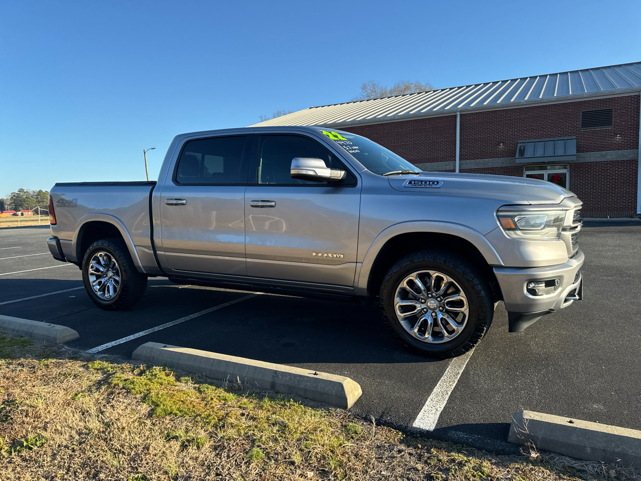 RAM 1500 Laramie Crew Cab SWB 4WD 2022