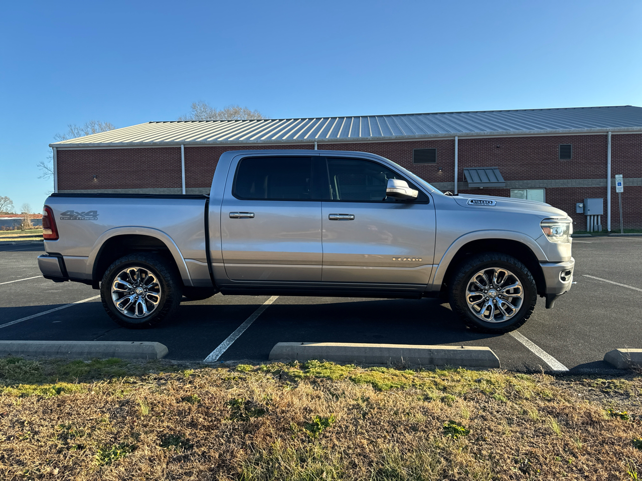 RAM 1500 Laramie Crew Cab SWB 4WD 2022