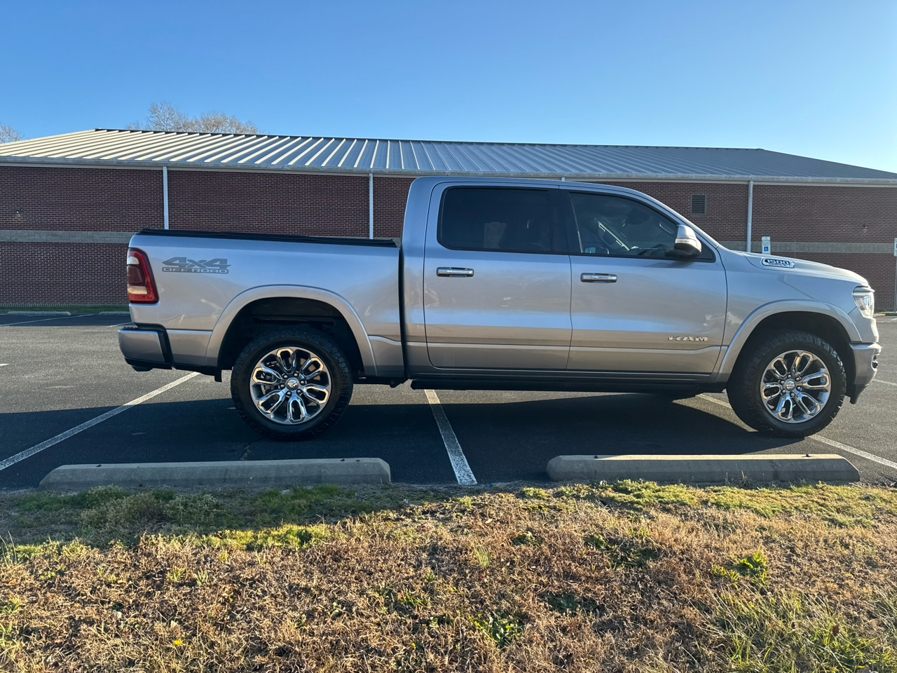 RAM 1500 Laramie Crew Cab SWB 4WD 2022