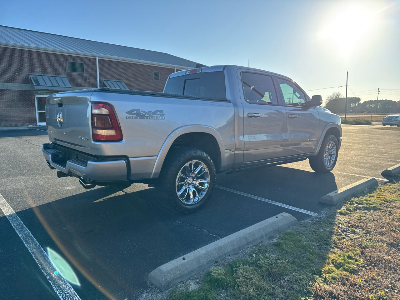 RAM 1500 Laramie Crew Cab SWB 4WD 2022