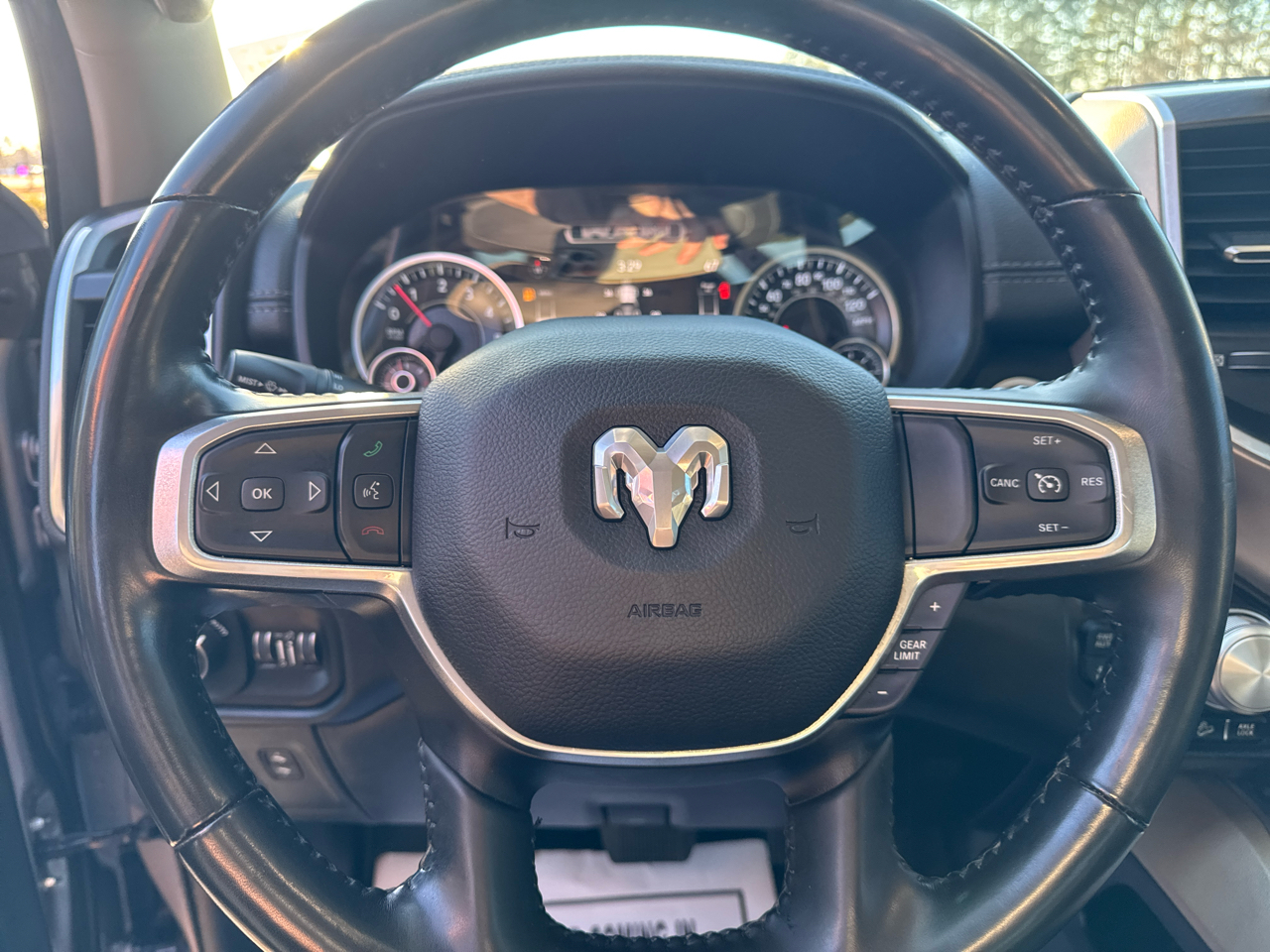 RAM 1500 Laramie Crew Cab SWB 4WD 2022