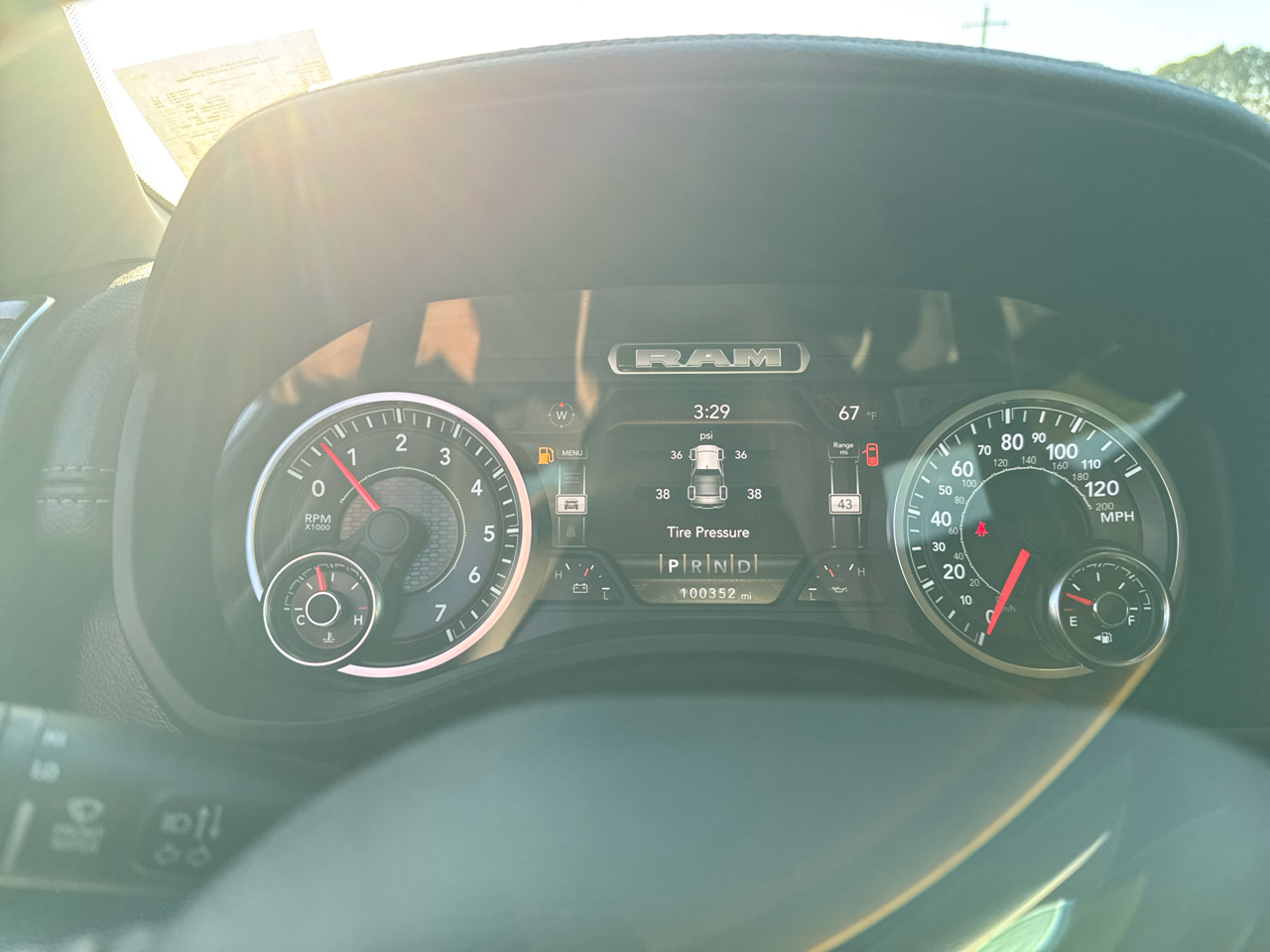 RAM 1500 Laramie Crew Cab SWB 4WD 2022