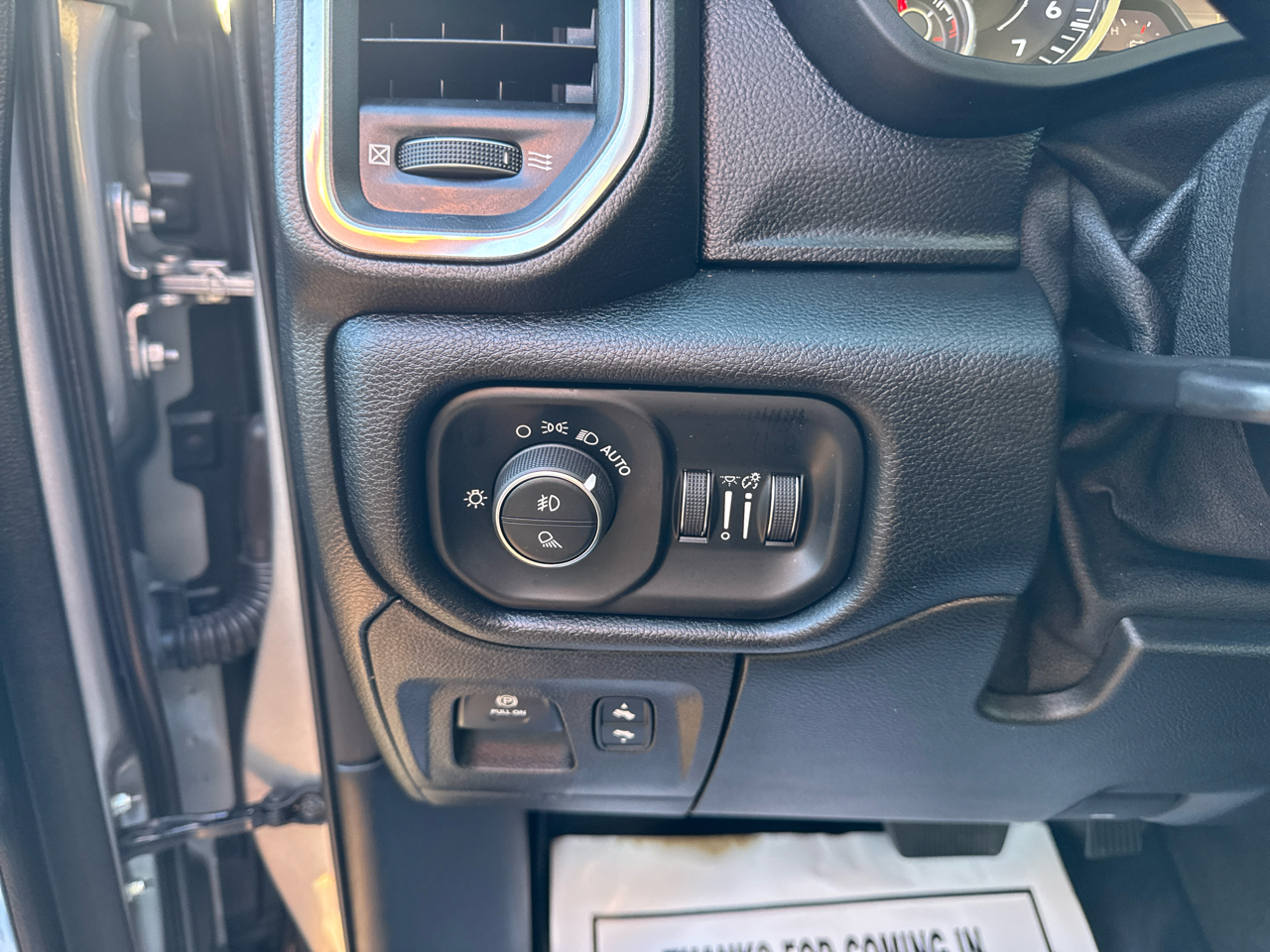 RAM 1500 Laramie Crew Cab SWB 4WD 2022