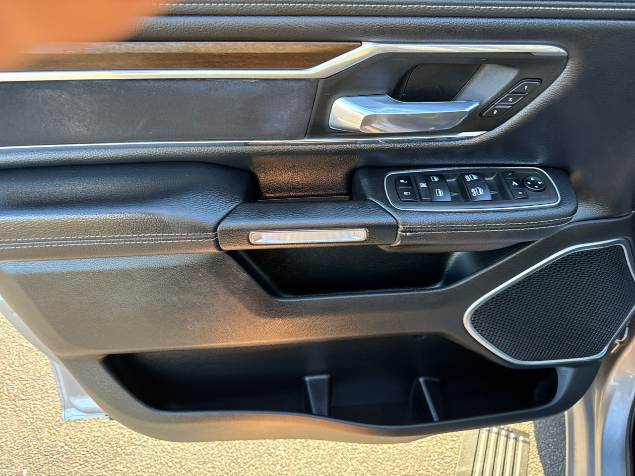 RAM 1500 Laramie Crew Cab SWB 4WD 2022