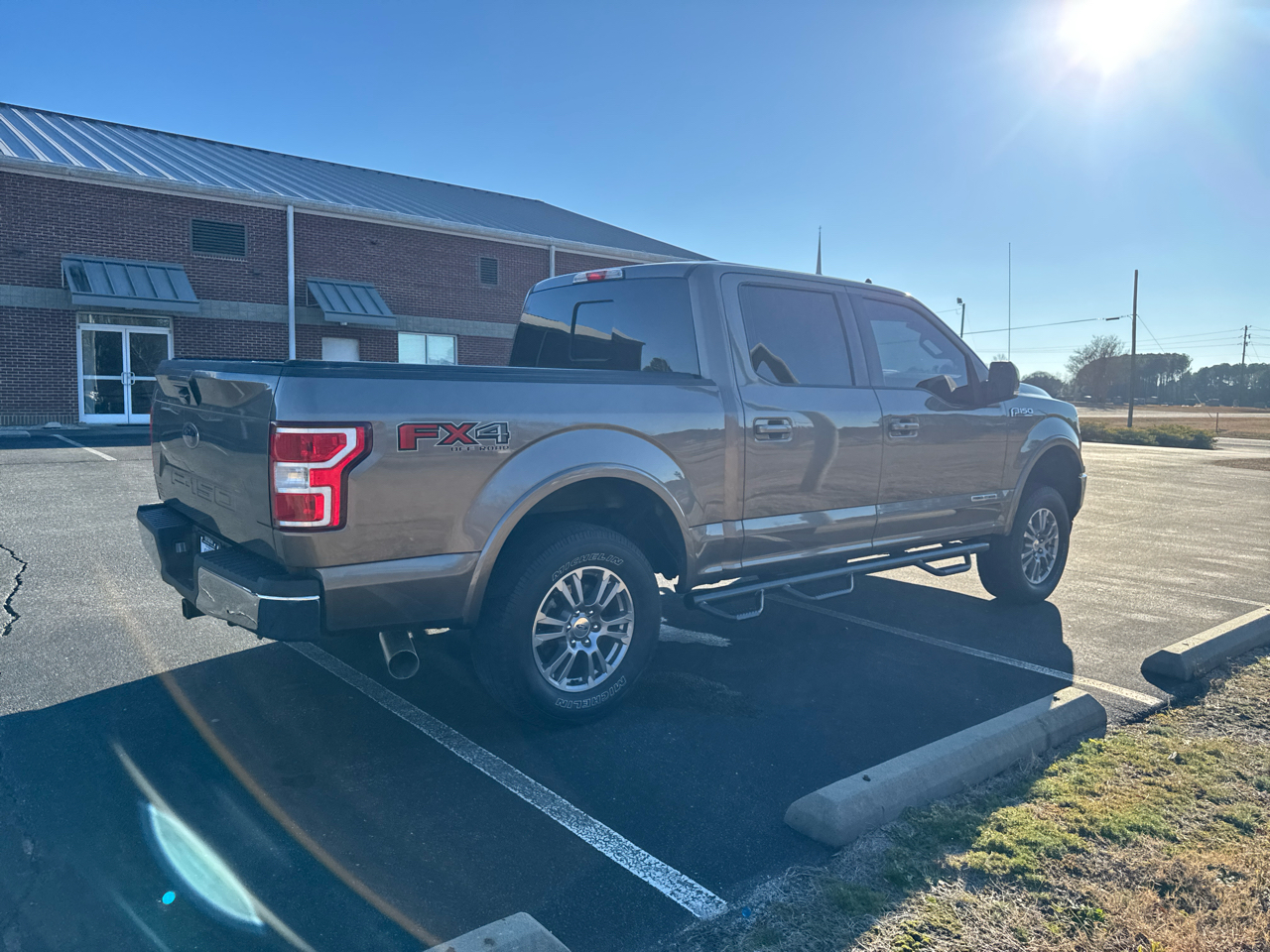 Ford F-150 4WD SuperCrew 139" Lariat 2019