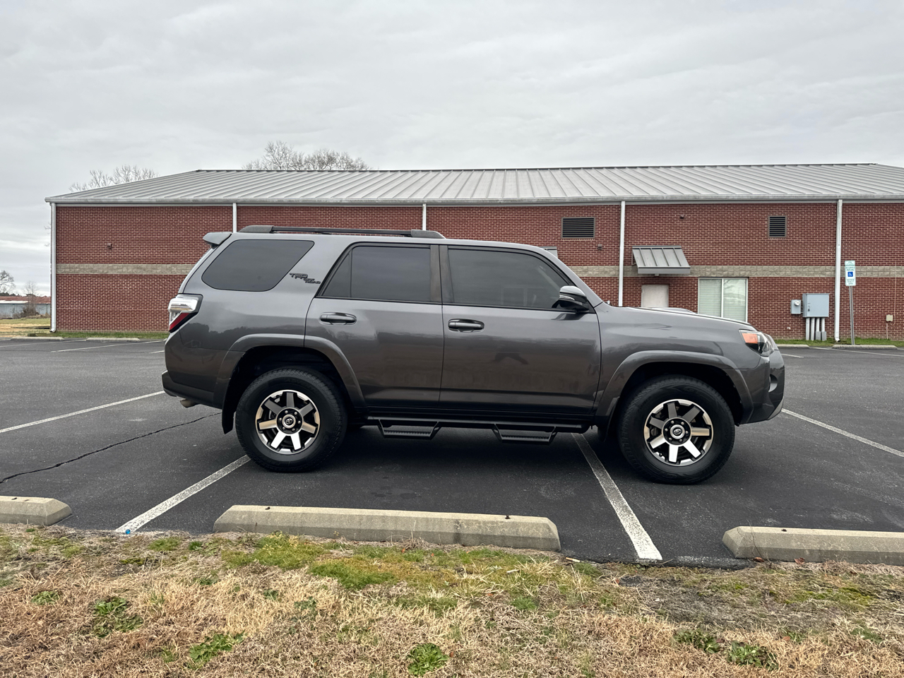 Toyota 4Runner SR5 4WD 2020