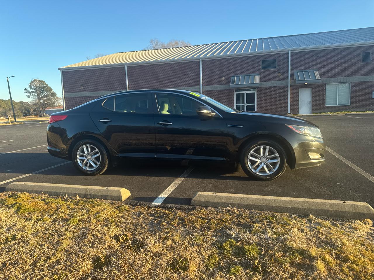 Kia Optima LX MT 2013