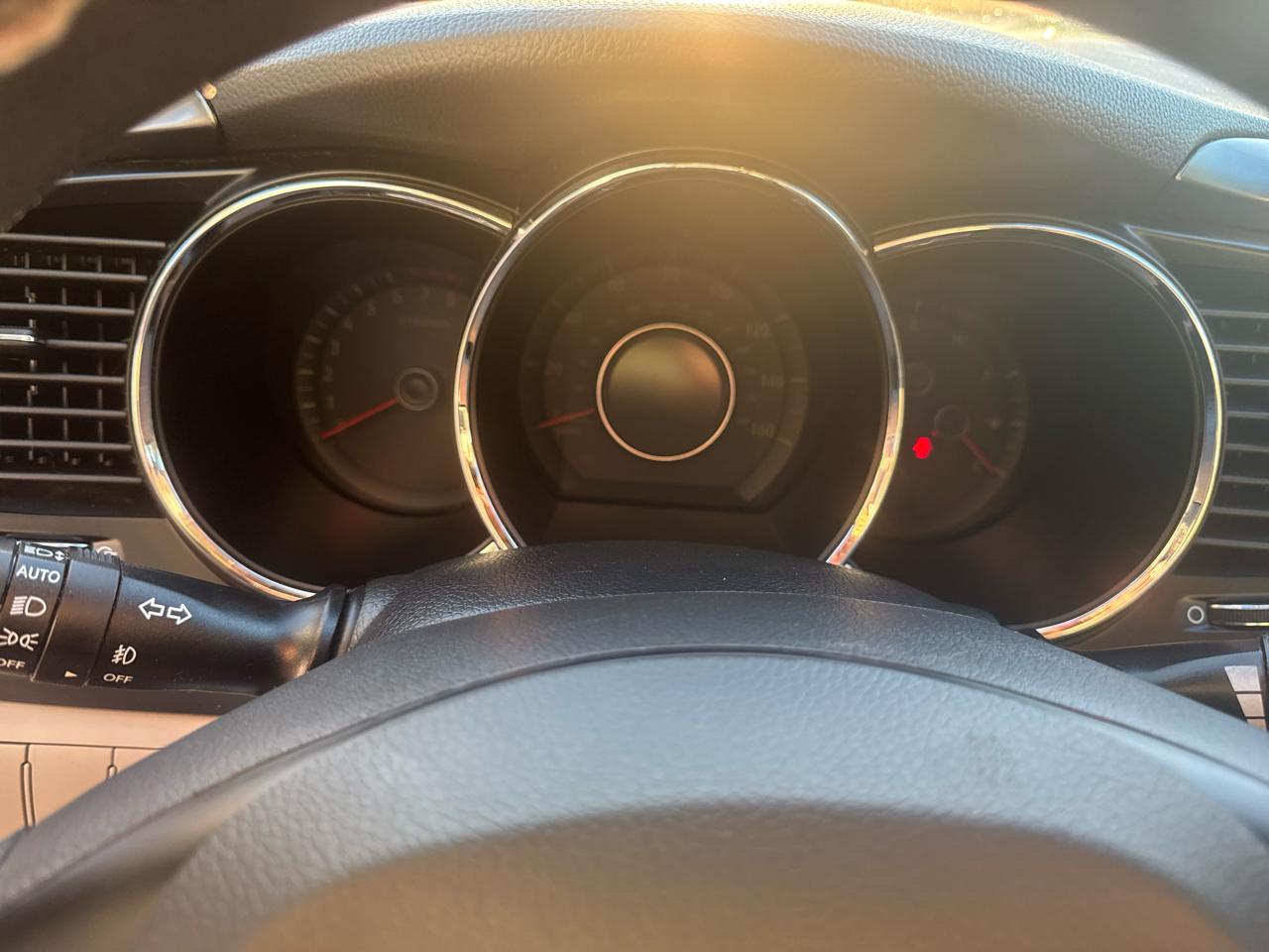 Kia Optima LX MT 2013