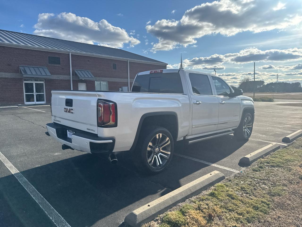 GMC Sierra 1500 Denali Crew Cab Long Box 4WD 2018